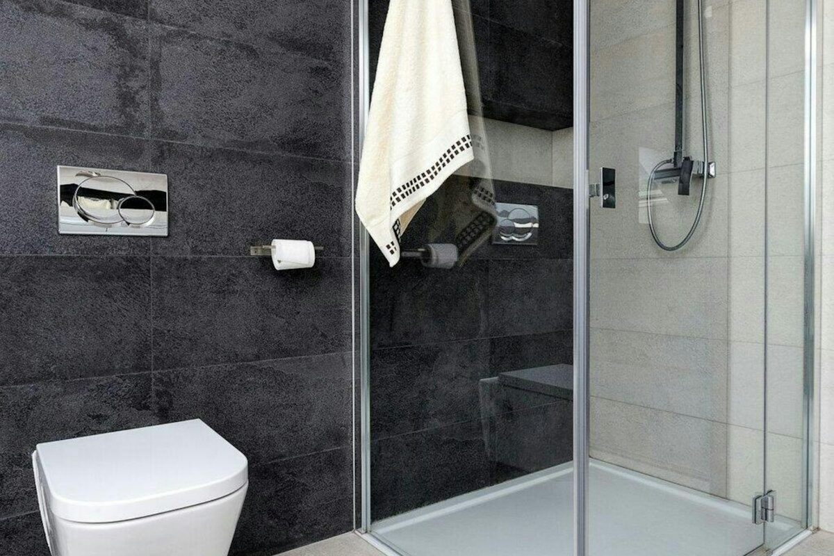 picture of a glass shower